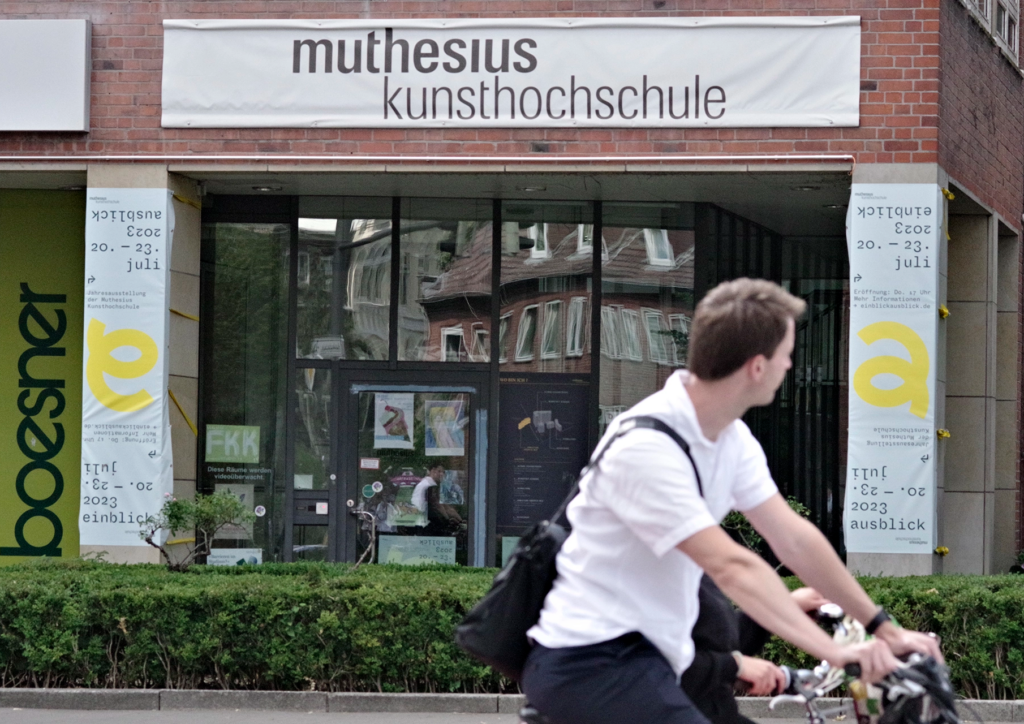Einblick/Ausblick 2023 - Corporate Design für die Jahresausstellung der Muthesius Kunsthochschule von Alina Moldenhauer